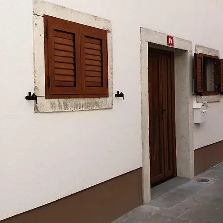 Whitelaguna Izola